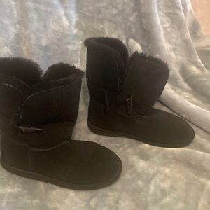 Bearpaw brand black boots size 8 good used condition